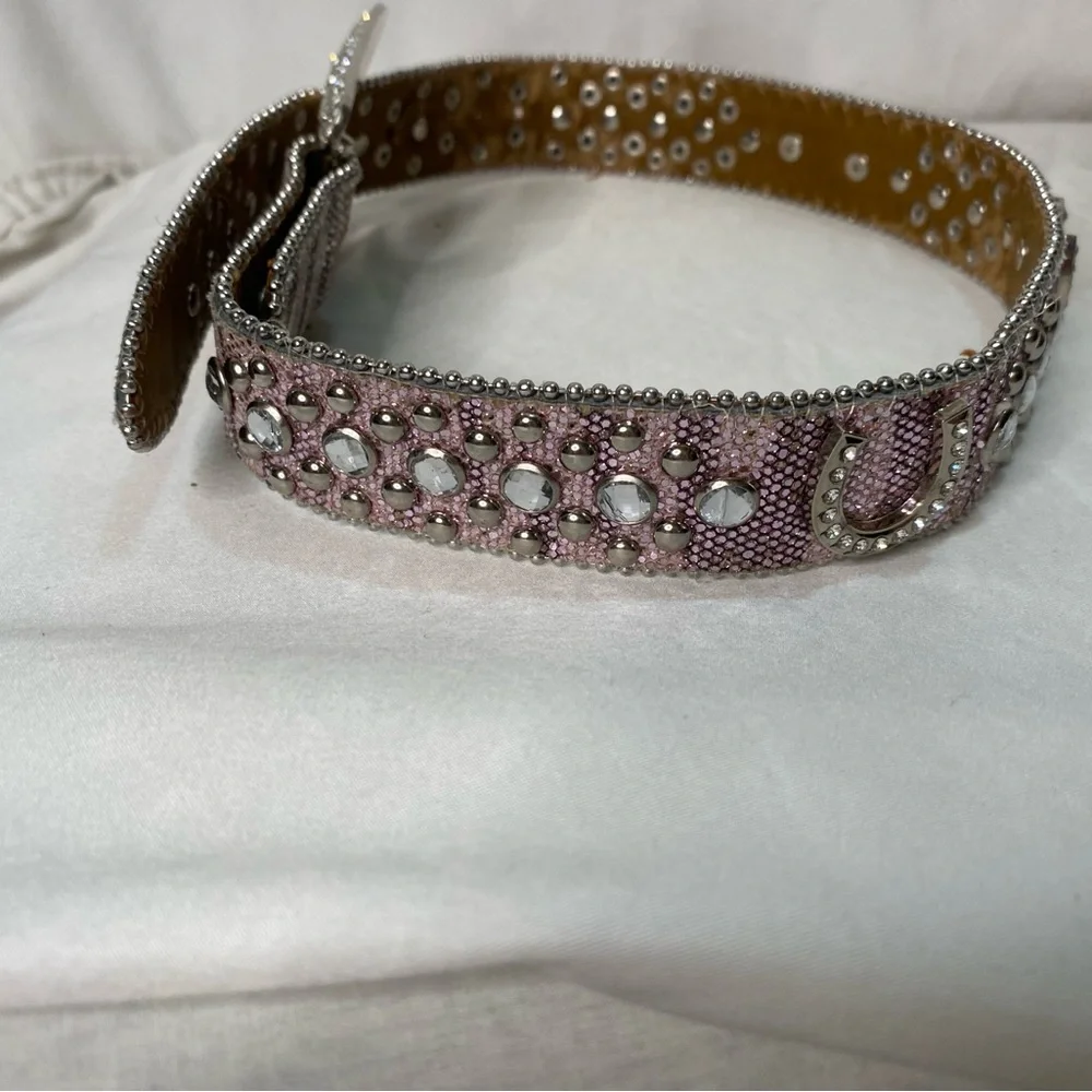 Novona conch horseshoe belt